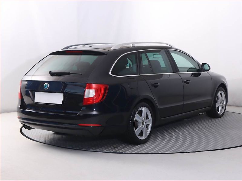 Škoda Superb (2012) 2.0 TDI, Automat, Tempomat - fotka 5 z 18