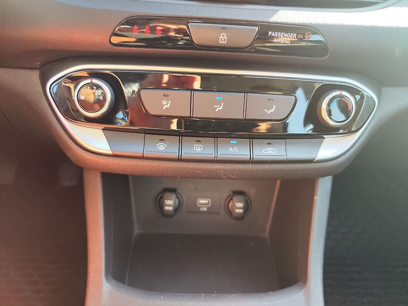 Hyundai i30 1.0 T-GDi/88kW Start Plus - fotka 16 z 27