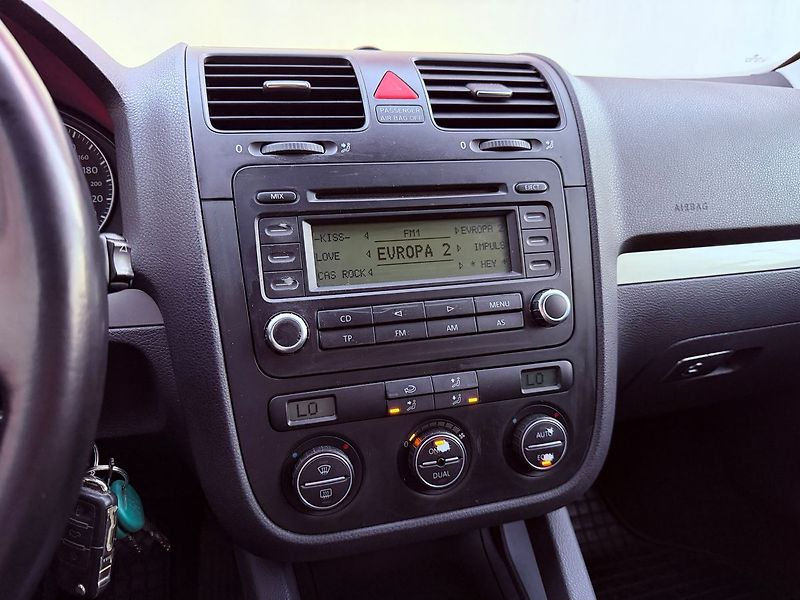 Volkswagen Golf 2.0 TDi, ČR - fotka 17 z 20