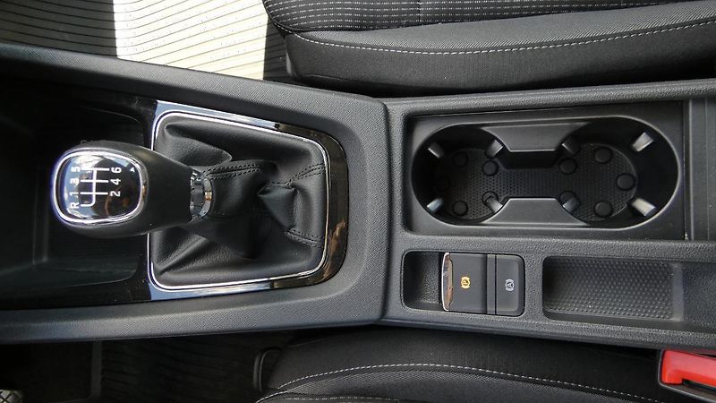 Škoda Octavia Combi 2,0 TDI Ambition - fotka 18 z 23
