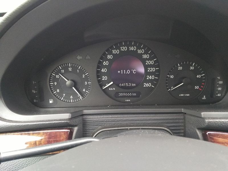 Mercedes-Benz Třídy E 220 CDI - fotka 17 z 32