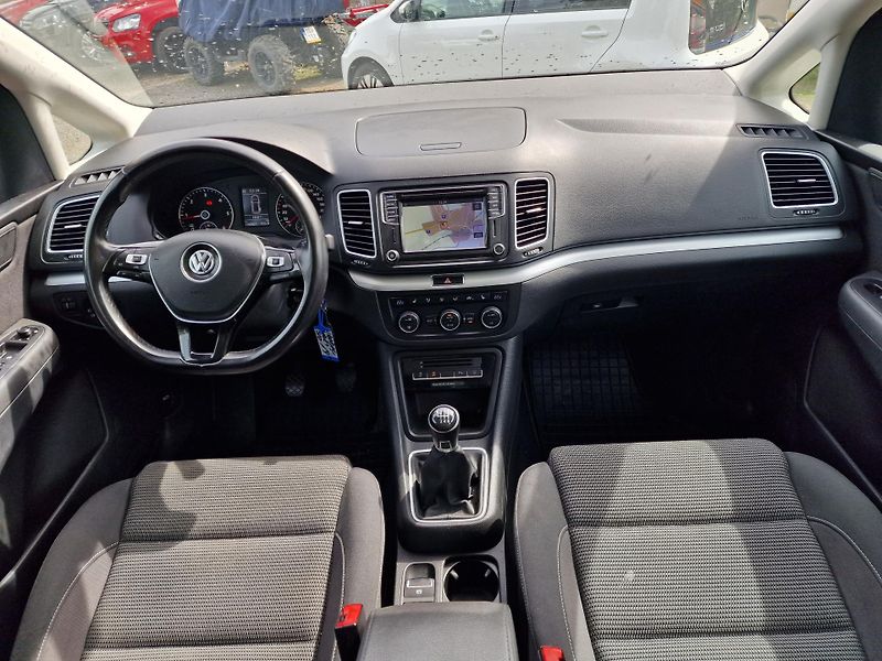 Volkswagen Sharan 2,0TDI 7MÍST KAMERA TAŽNÉ  - fotka 13 z 22