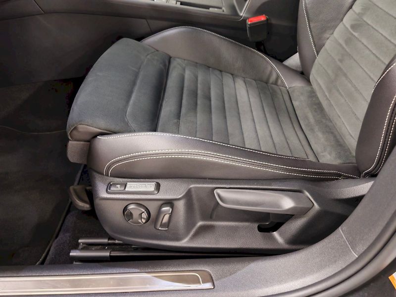 Volkswagen Passat (2021) Variant 2.0 TDI 147 kW DSG Ele - fotka 21 z 29