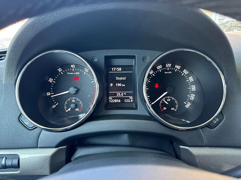 Škoda Yeti 1.4TSi-90KW/2015/ELEGANCE.1MAJ - fotka 28 z 49
