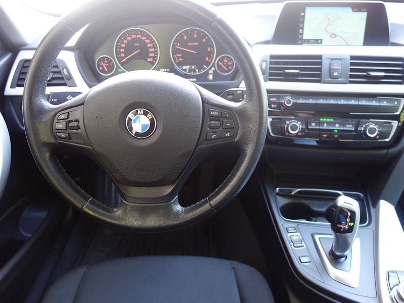 BMW Řada 3 (2018) 318d 110kW -FULL LED-DPH - fotka 13 z 37