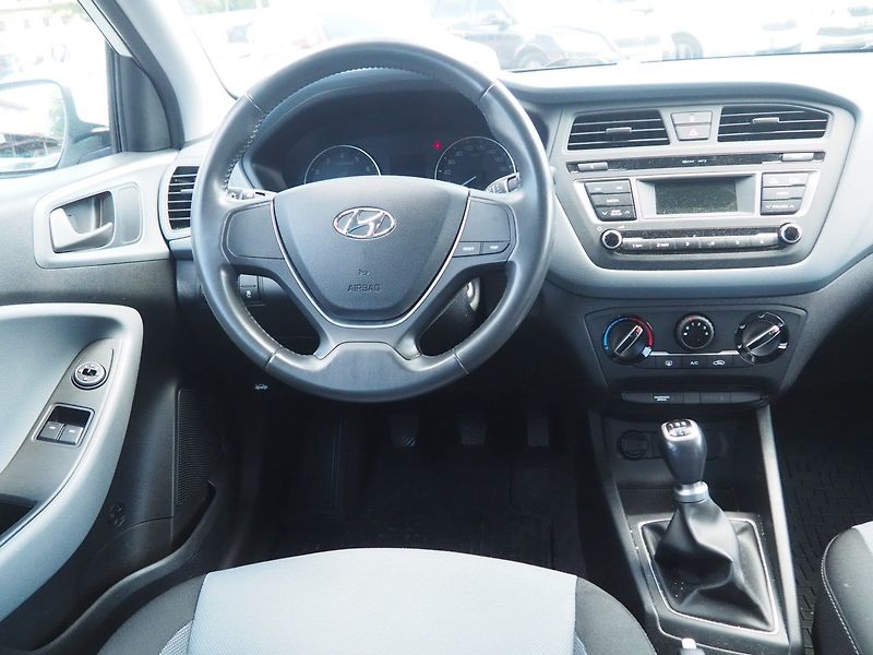 Hyundai i20 (2017) 1.2i Family+ - fotka 16 z 36
