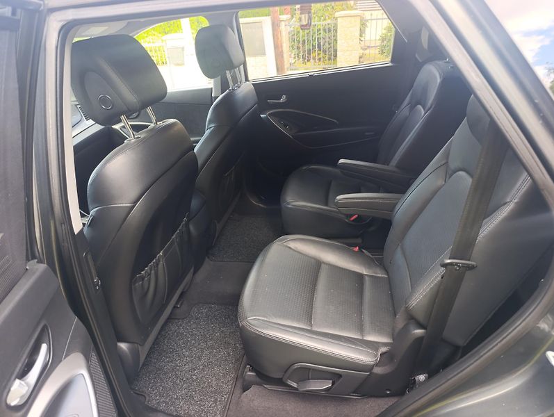 Hyundai Grand Santa Fe (2015) 2.2 CRDi 4x4 6míst tažné - fotka 15 z 20