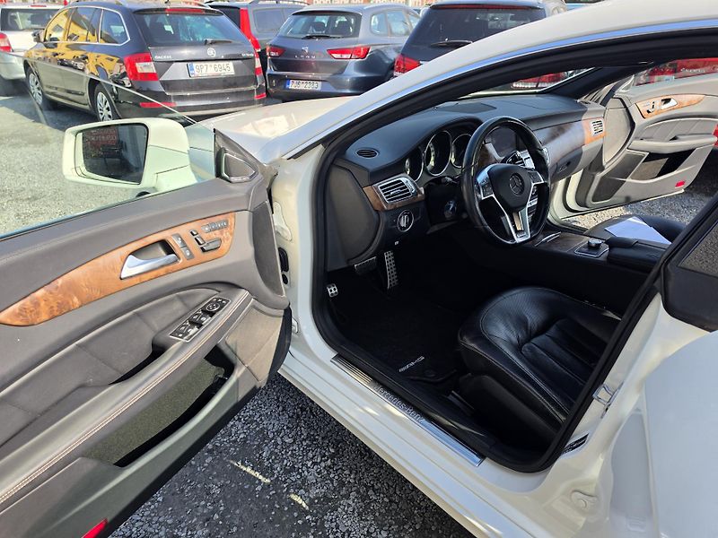 Mercedes-Benz CLS 350CDI 4-MATIC Harman&Kardon  - fotka 19 z 39