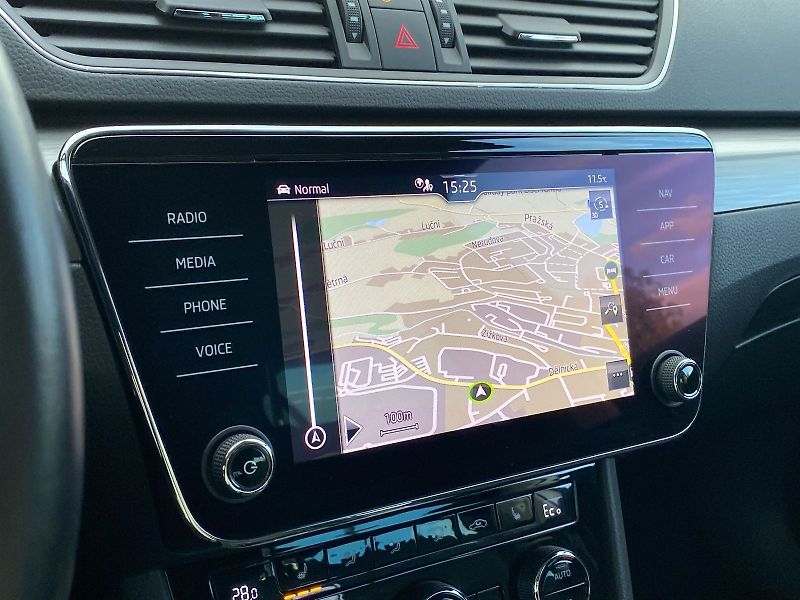 Škoda Superb (2021) Combi 1.4 TSI iV DSG Style - fotka 17 z 34