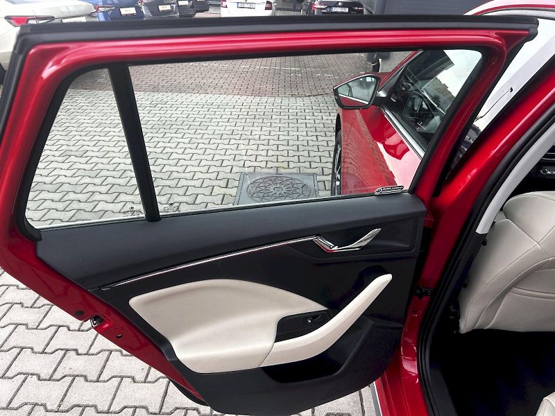 Škoda Kamiq (2021) 1.0 TSI 66kW Plyn (CNG) MP6 St - fotka 26 z 32