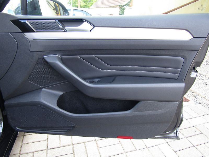 Volkswagen Passat Variant (2020) 2.0 TDI 110kW DSG  ACC - fotka 29 z 45