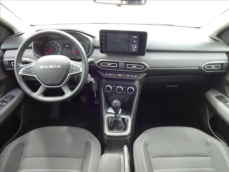 Dacia Sandero 1,0 TCe 67kW - fotka 33 z 50