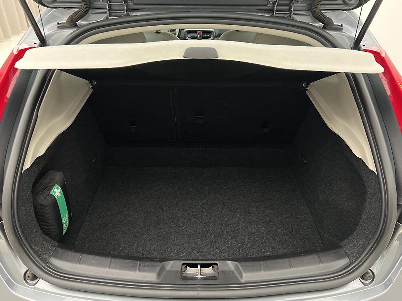 Volvo V40 D2 MOMENTUM MAN - fotka 5 z 38