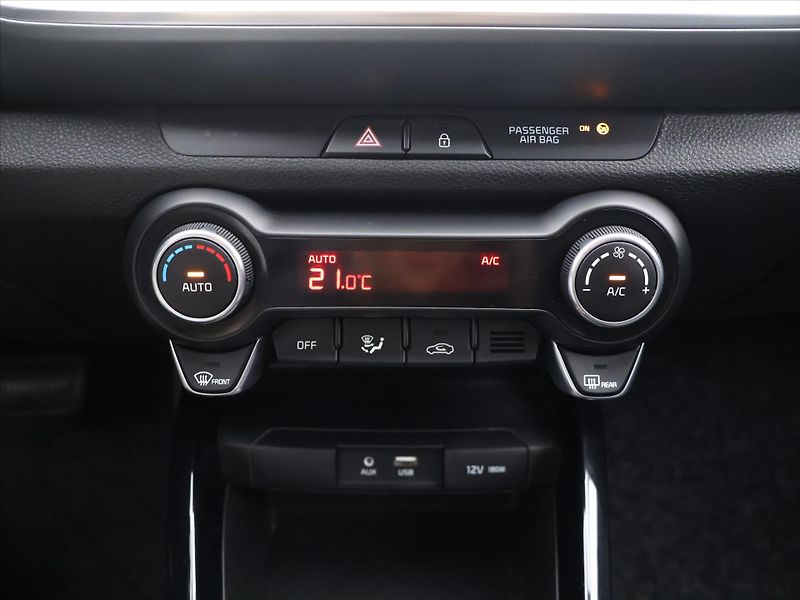 Kia Stonic 1,4 CVVT 73kW Aut. Premium CZ - fotka 21 z 31