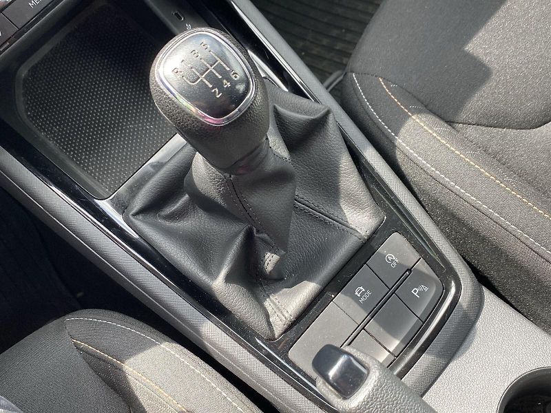 Škoda Scala (2024) 1.0 TSI Ambition - fotka 17 z 31