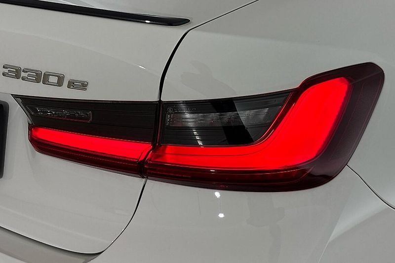BMW Řada 3 330e xDrive - fotka 5 z 24