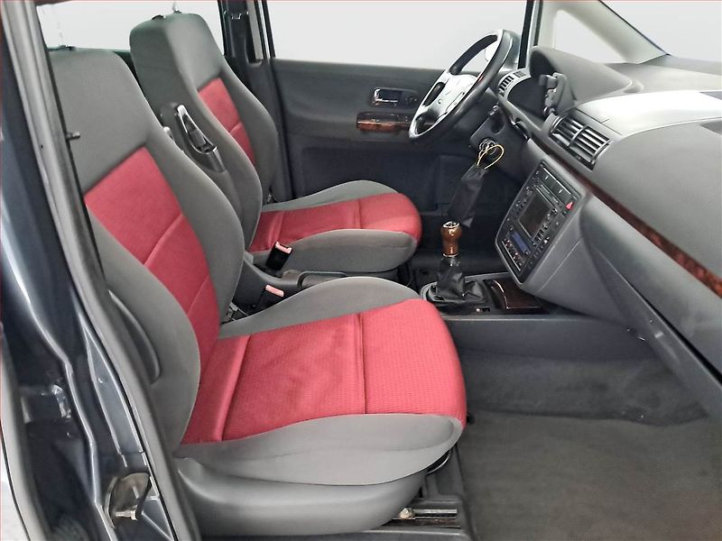 Volkswagen Sharan (2008) 2.0 TDI, Xenony, Tempomat - fotka 9 z 17