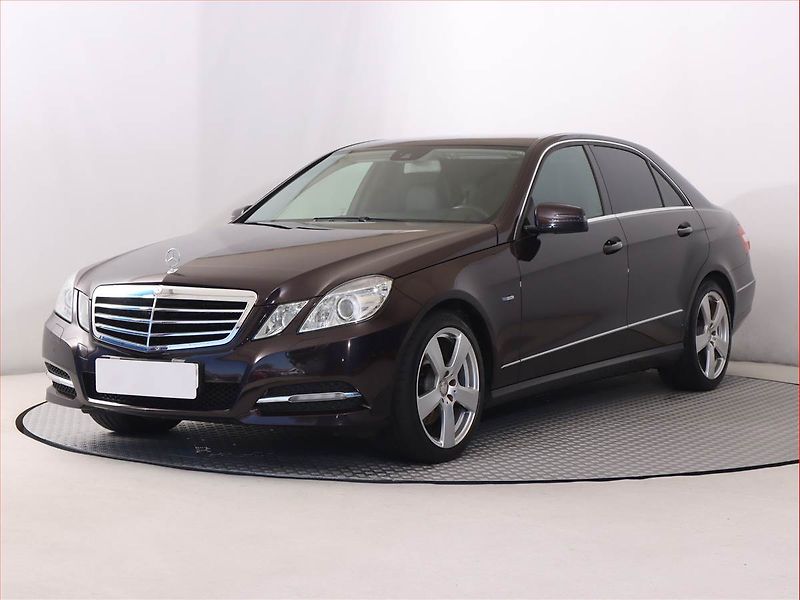 Mercedes-Benz Třídy E (2011) E 250 CDI, 4X4, Automat, Navi - fotka 2 z 20