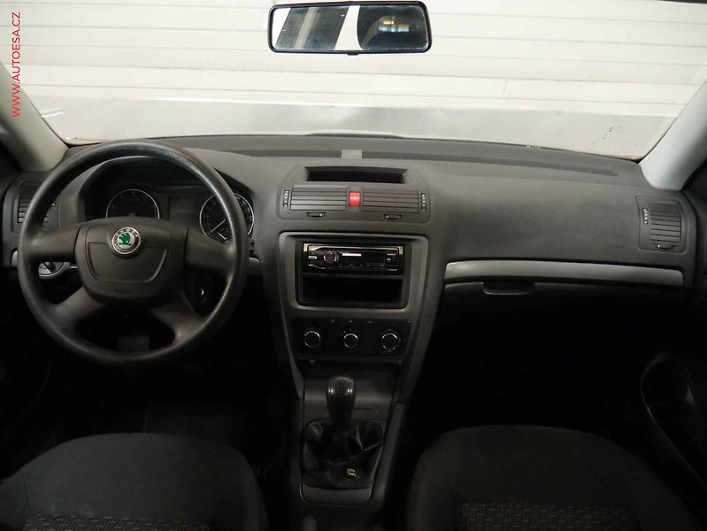 Škoda Octavia (2011) 1.6 16V, 2.maj,ČR, Klima - fotka 8 z 15