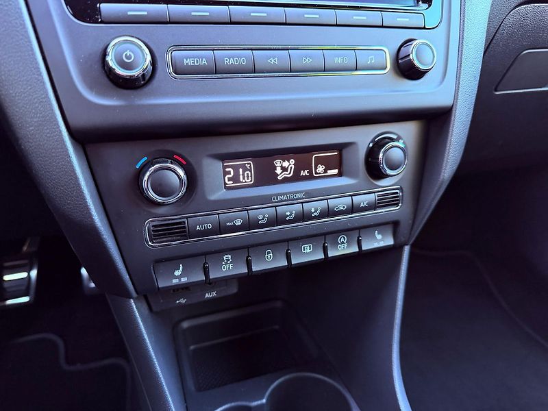 Škoda Rapid 1.4 TSi Elegance DSG, 1.Maj - fotka 20 z 25
