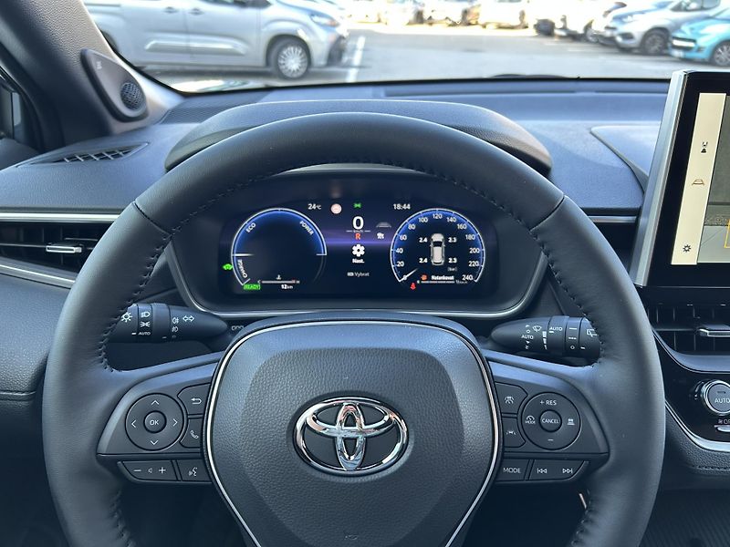 Toyota Corolla Cross (2025) NEW EXECUTIVE 2,0 HEV  - fotka 6 z 14