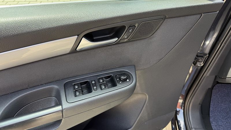 Volkswagen Sharan (2012) 2.0TDi*103kW*7MÍST*BLUE-MOTION - fotka 18 z 26