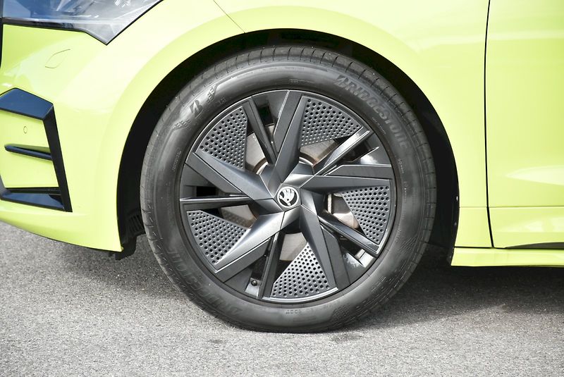 Škoda Enyaq (2023) RS 220 kW 4x4 ADVANCED Paket - fotka 35 z 35