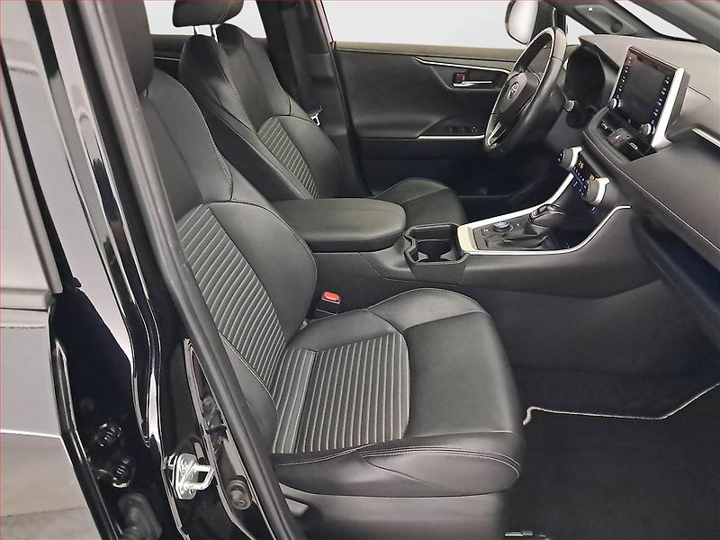 Toyota RAV4 (2021) 2.5 Hybrid - fotka 9 z 21