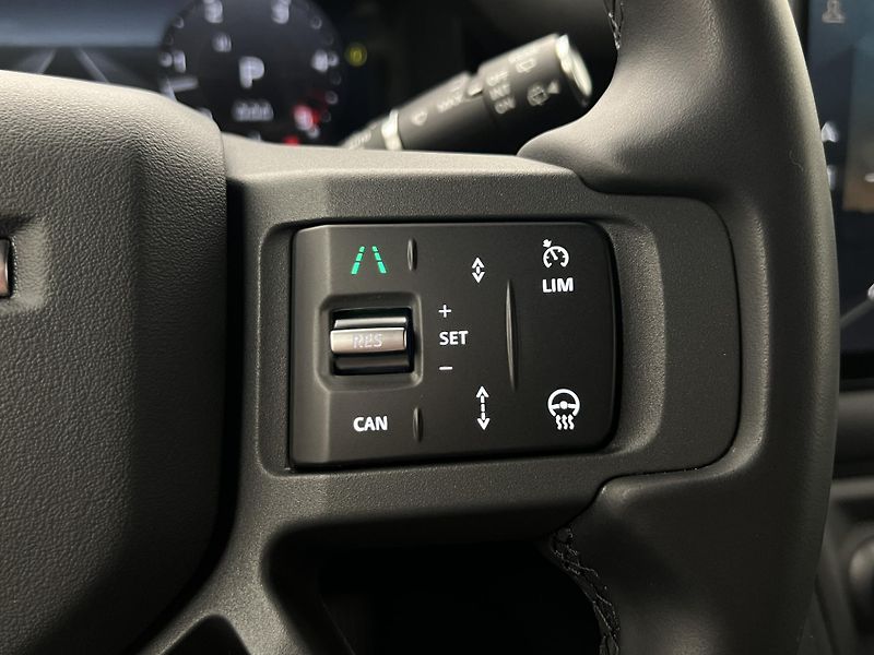 Land Rover Defender 110 D250 X-DYNAMIC SE 1. maj.  - fotka 26 z 47