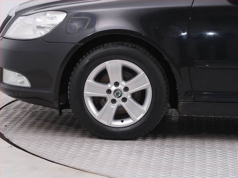 Škoda Octavia (2010) 1.4 TSI, Serv.kniha, Tempomat - fotka 15 z 16