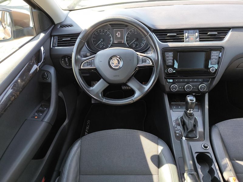 Škoda Octavia (2014) 1,6TDI DSG STYLE*VELKÝ SERVIS* - fotka 24 z 58