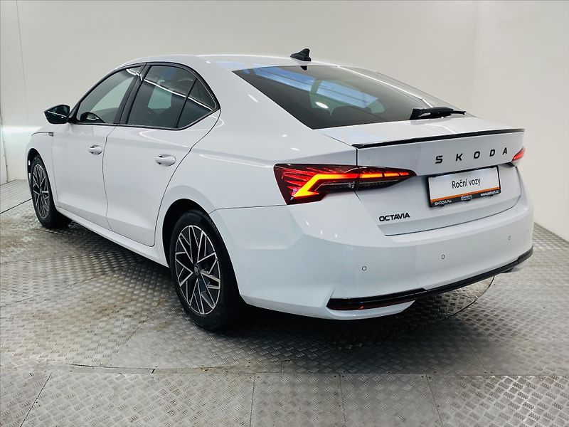Škoda Octavia 1,5 TSI 110kW SportLine - fotka 24 z 26