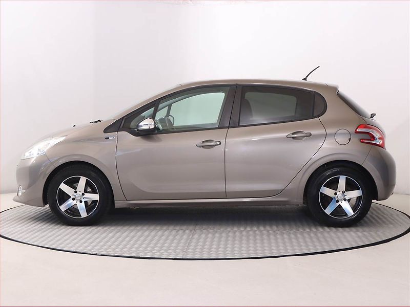 Peugeot 208 (2015) 1.2 PureTech, Serv.kniha - fotka 3 z 16