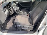 Volkswagen Passat (2017) 2.0 TDi, Comfortline - náhled 9