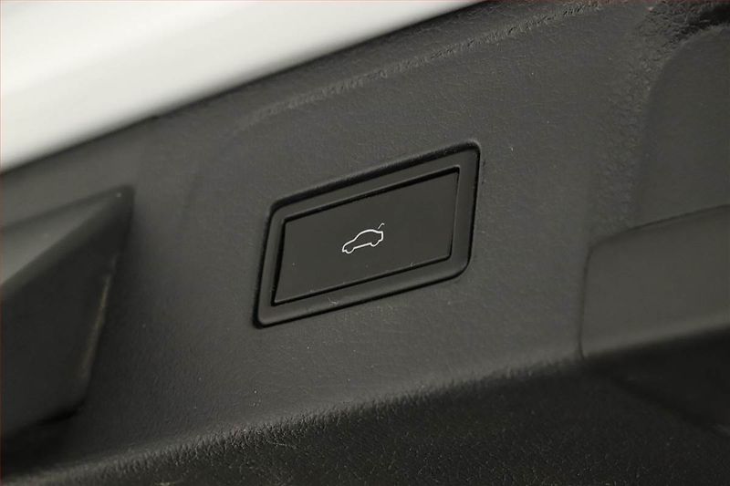 Volkswagen Passat (2019) 2.0 TDI, 4X4, Automat - fotka 12 z 18