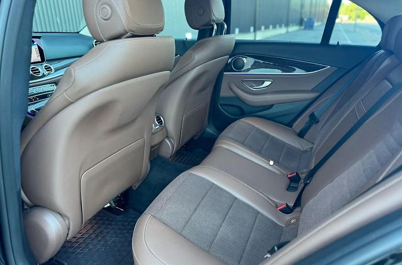 Mercedes-Benz Třídy E 220 d Avantgarde Kamera  - fotka 14 z 19