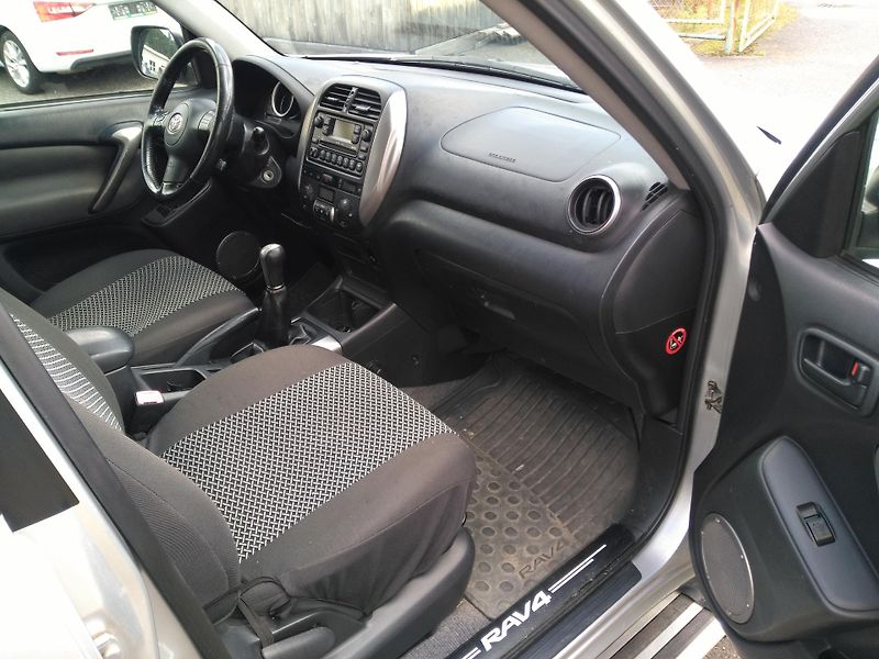 Toyota RAV4 2,0i /110 kW/ 4x4 - fotka 17 z 23