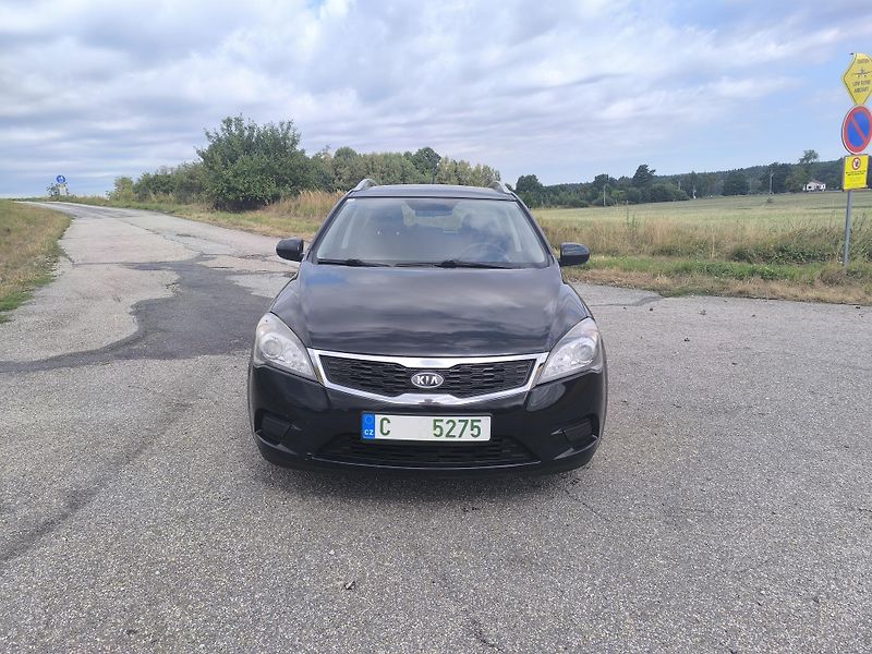 Kia Ceed (2011) 1.4 1.MAJITEL,SERVISNI KÍŽKA - fotka 2 z 31