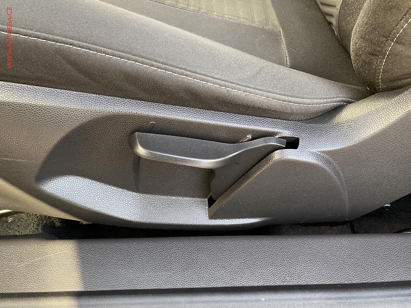 Ford Fiesta (2015) 1.0 EB, Titanium, výhřev sed - fotka 15 z 17