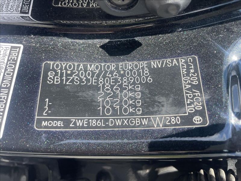 Toyota Auris 1,8 i 73kw Hybrid e-CVT bez ko - fotka 30 z 40