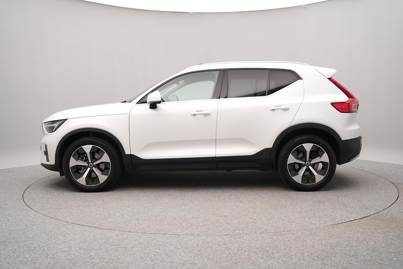 Volvo XC40 B4 AWD ULTIMATE CZ - fotka 7 z 49