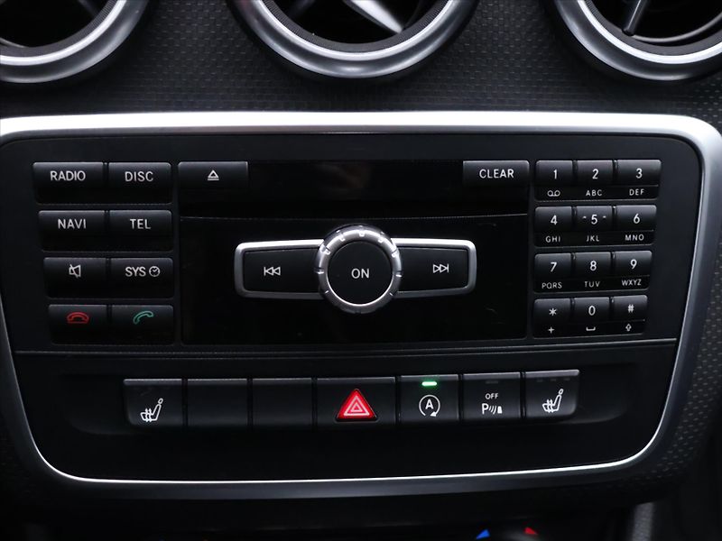 Mercedes-Benz Třídy A 1,6 180i 90kW CZ Sport Xenon - fotka 20 z 30