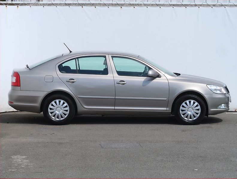 Škoda Octavia (2011) Ambition 1.2 TSI, Serv.kniha - fotka 6 z 16