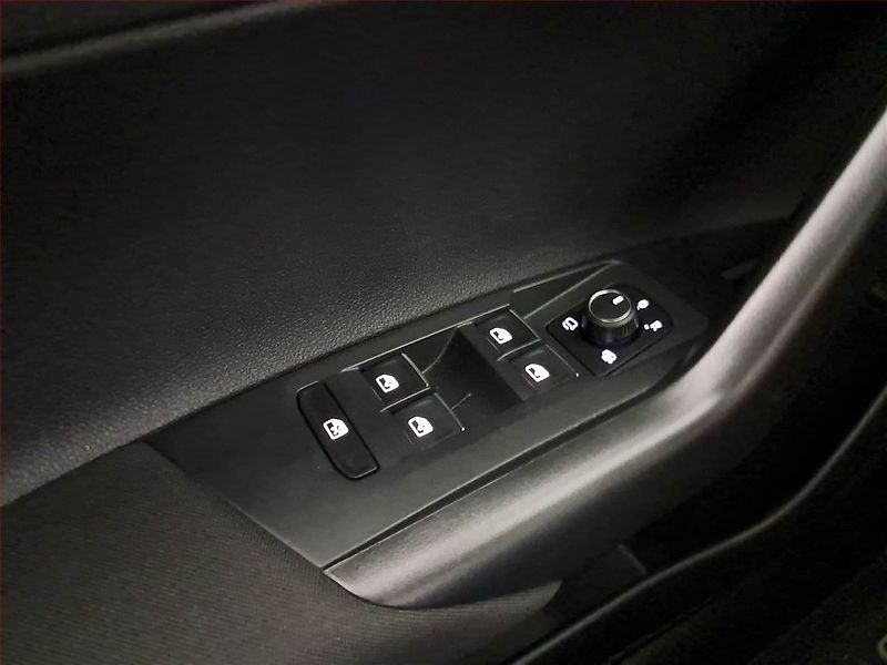 Volkswagen Taigo (2023) R-Line 1.5 TSI - fotka 16 z 26