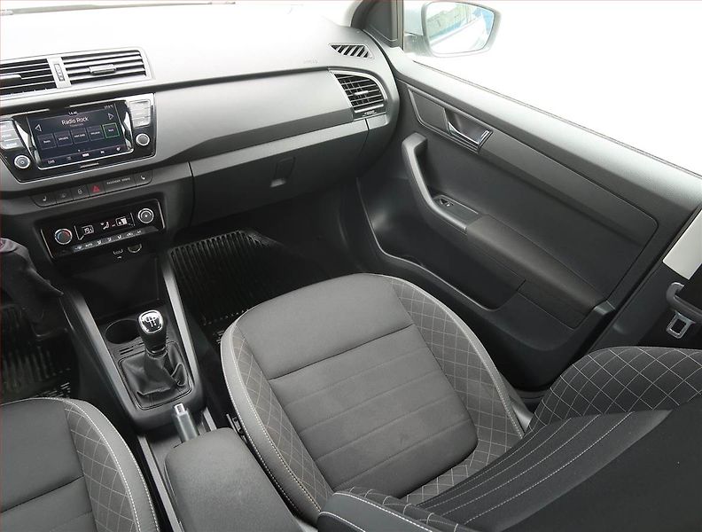 Škoda Fabia (2022) 1.0 TSI, Serv.kniha - fotka 8 z 17