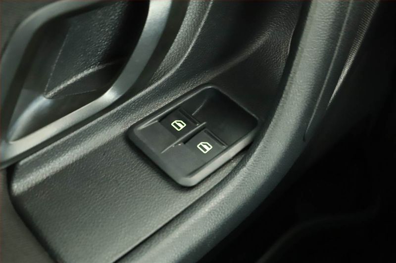 Škoda Fabia (2011) 1.2, nová STK, slušný stav - fotka 10 z 11