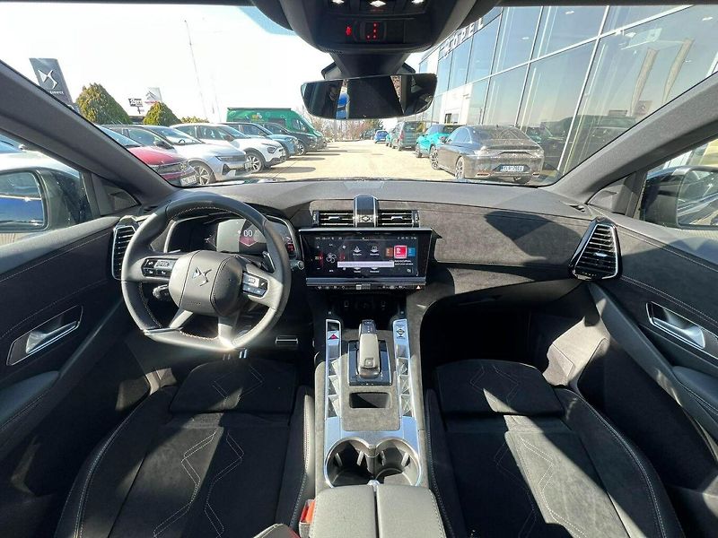 DS Automobiles DS7 (2026) EDITION FRANCE 1.5 BlueHDi 130 - fotka 9 z 29