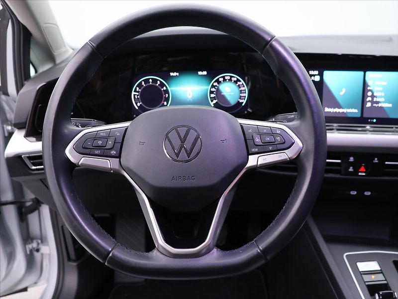 Volkswagen Golf 1,5 TSI EVO 110kW mHEV Life DS - fotka 19 z 37