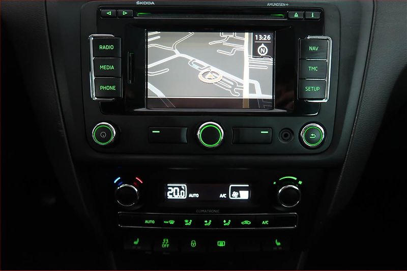 Škoda Rapid (2012) Elegance 1.6 TDI, Navi - fotka 12 z 17