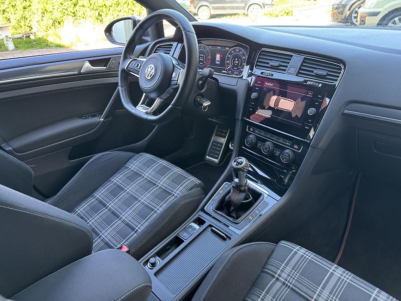 Volkswagen Golf (2017) GTD 2.0TDI 135kW - fotka 17 z 21